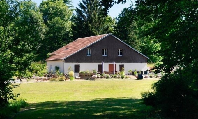Saulxures-sur-Moselotte Cabaña | Casa rural renovada con spa, jacuzzi y billar, ideal para familias y mascotas