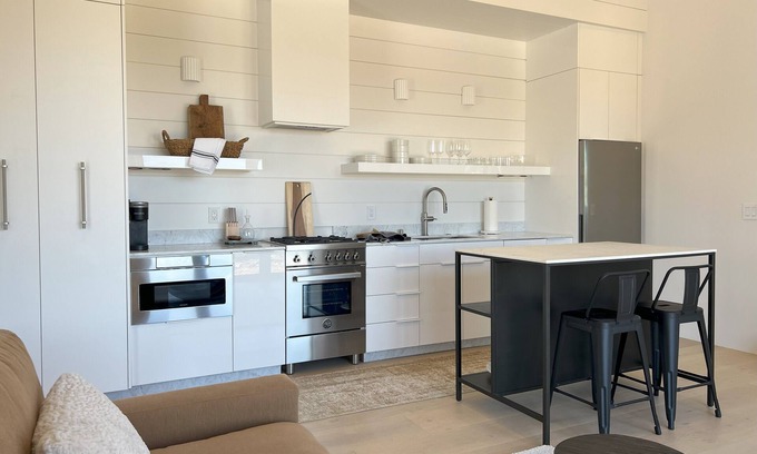 Temecula Cabaña | Luxury fully furnished month to month rental in Temecula Wine Country.