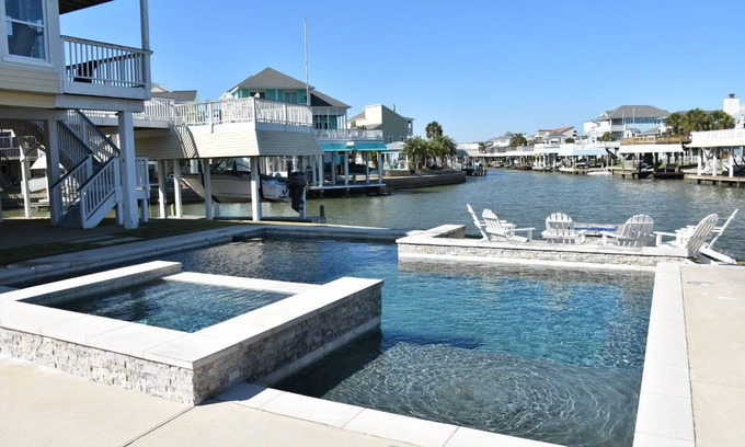 Isla Del Sol Casa | Luxury Galveston Waterfront Escape – Amazing Pool, Spa & Canal Views!