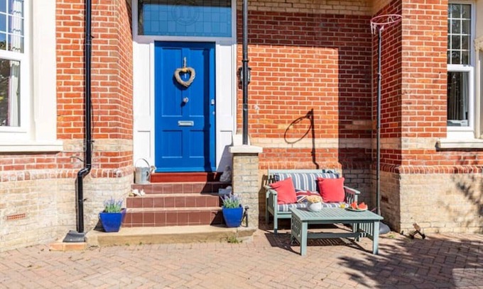 Westbourne Apartamento | Luxury garden flat, 2-min walk to beach + parking