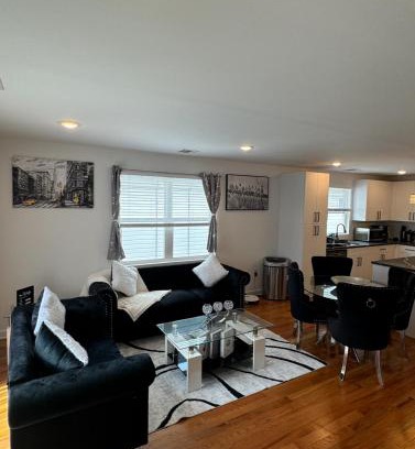 Elizabeth Casa | Luxury Gated NYC Theme 3BR 2B with Parking by EWR