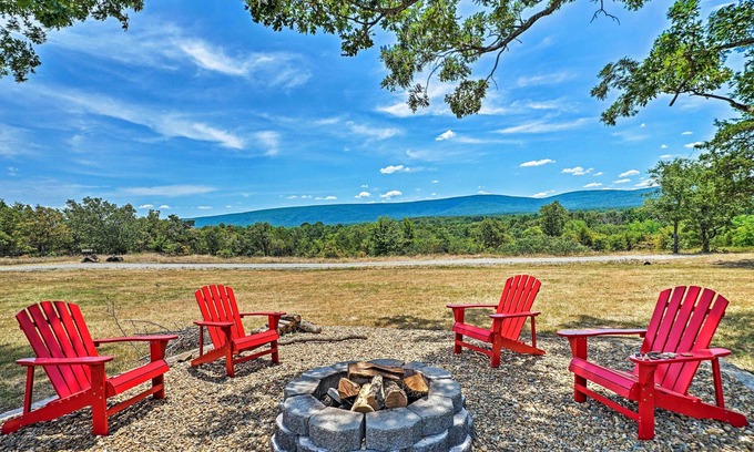 Talihina Cabina | Luxury Getaway | Mountain/River Views, BBQ/Fishing