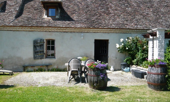 Boisse Cabaña | Luxury gite for adult couples, peaceful, open views, large swimming pool
