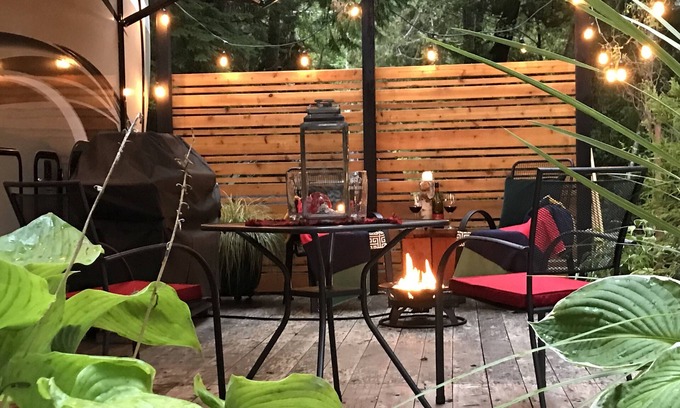 Tofino Casa | Casa de lujo de 2 1 / 2ac situada en Old Growth Forest con jacuzzi y frente al mar.
