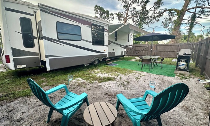 Englewood Casa | Luxury Glamping near the gorgeous Gulf coast Beach!