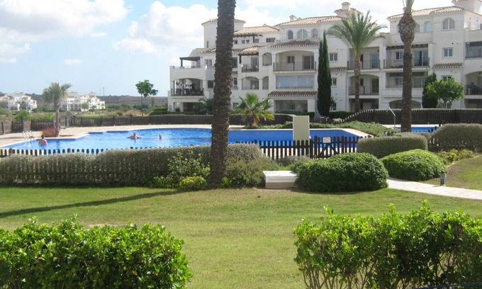 Jerónimo y Avileses y Balsicas de Arriba Apartamento | Lujo junto a la piscina Apartamento con vistas a campo de golf de 18 hoyos