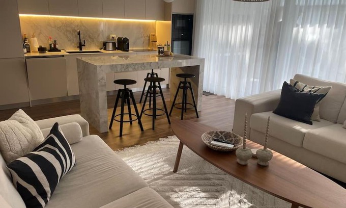 Ishem Apartamento | Luxury ground floor Apt with garden - Bay of Lalzi