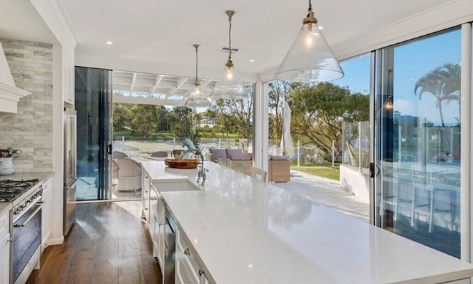 Alexandra Headland Casa | Luxury Hamptons Beachside Sanctuary (300m to beach)