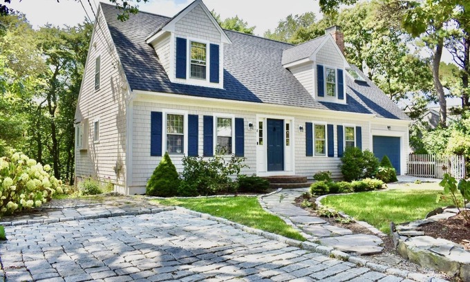 Harwich Port Casa | Luxury Harwich Port Escape w/ Hot Tub, Near Beach