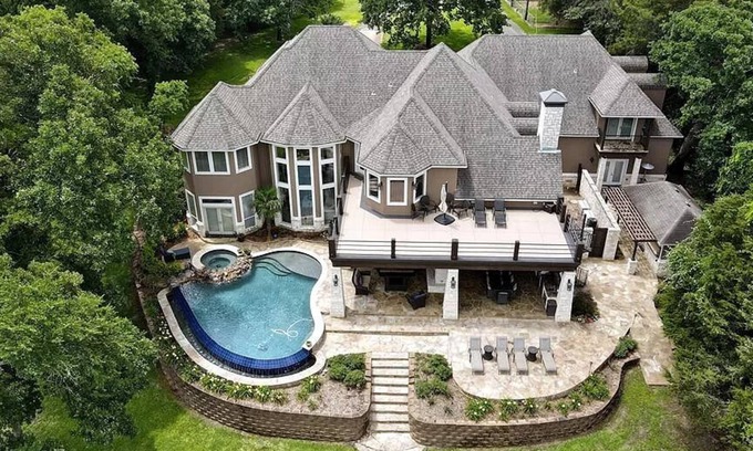 Athens Casa | Luxury Haven on Lake Athens | Gourmet Kitchen, Theater, Pool & Waterfront Fun