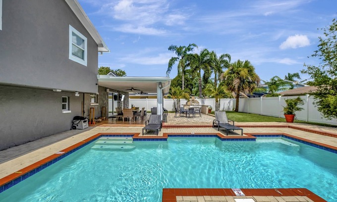 Bay Crest Park Casa | Luxury Heated Salt Pool House in Perfect Location