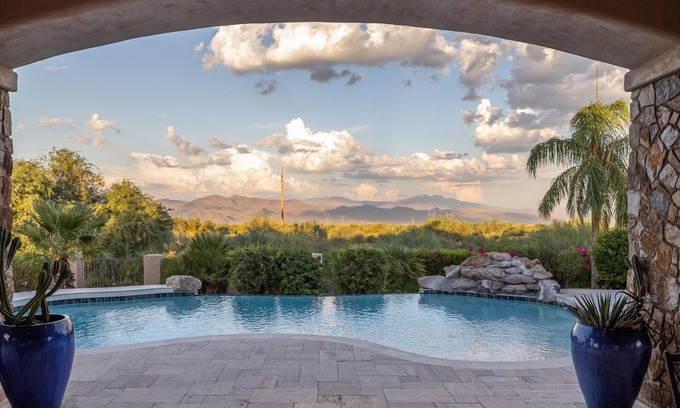 Sunrise Desert Vistas Casa | Luxury Hideout with Infinity Pool & Spa