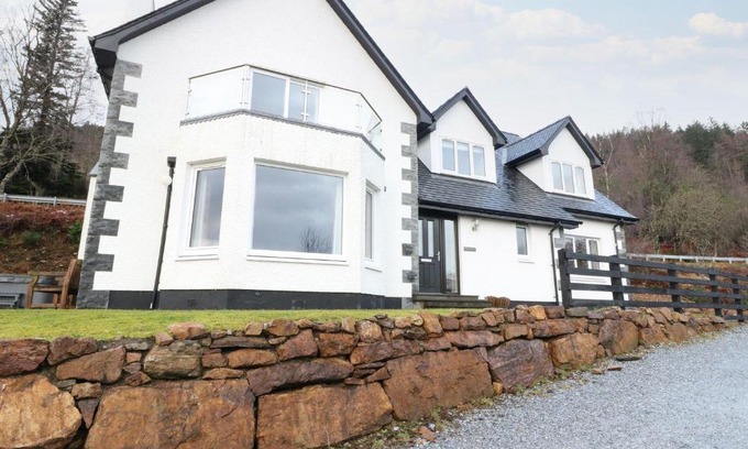 Spean Bridge Casa | Luxury Highland Home in Scotlands' Great Glen