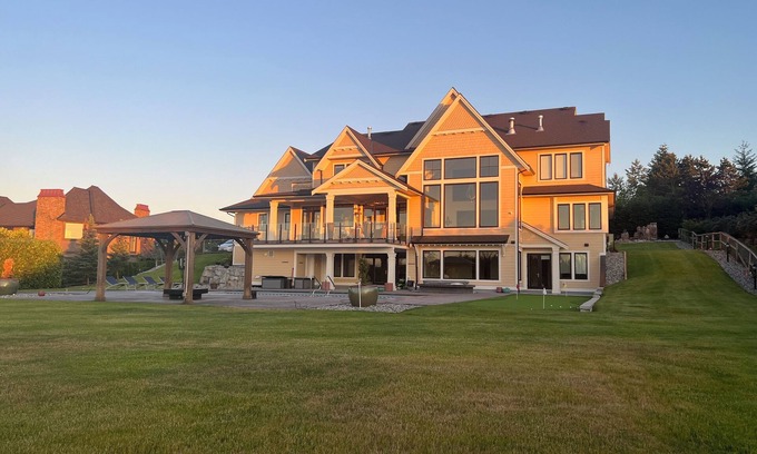 Langley Casa | Luxury Highpoint Equestrian Estate Retreat