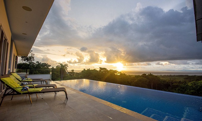 Tárcoles Condominio | Luxury Hillside Estate at Nativa Resort by RedAwning