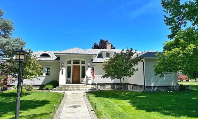 Richland Casa | Luxury Historic Riverfront Home