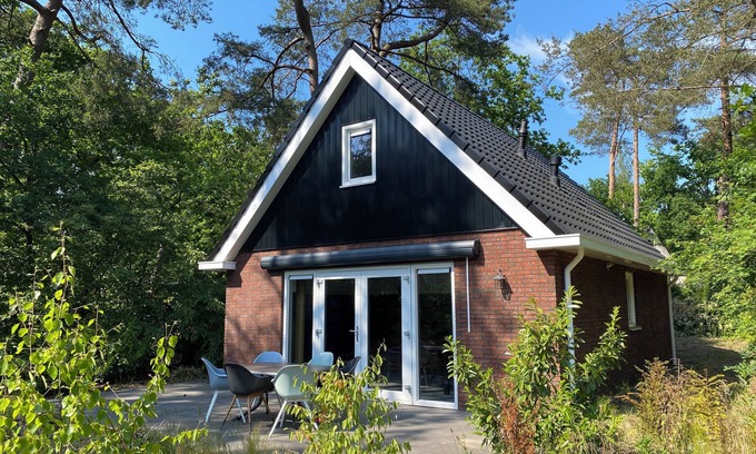 Nunspeet Casa | Luxury Holiday Home Vosje on the Veluwe in a Small-Scale Forest Park in Nunspeet