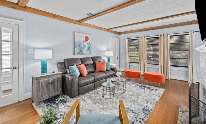 Boulevard Oaks Casa | Luxury Home - 15 min from DT!