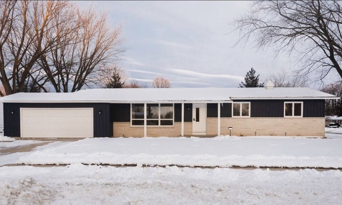 Janesville Casa | Luxury Home 3BD 2.5 Bath