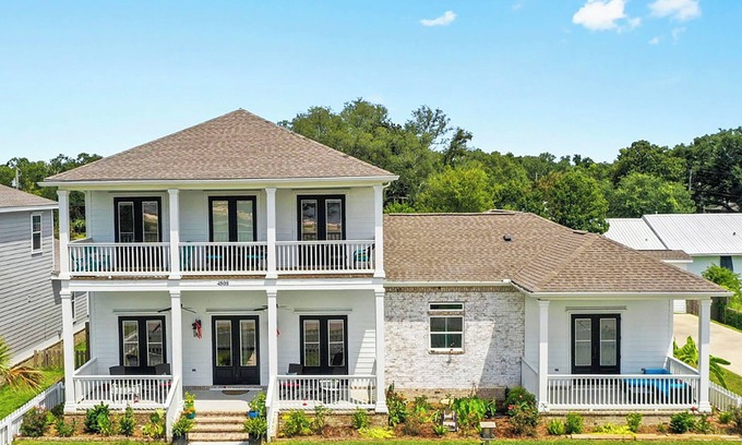 Gulfport Casa | Luxury Home / Beach Views & Pool / EV Charger