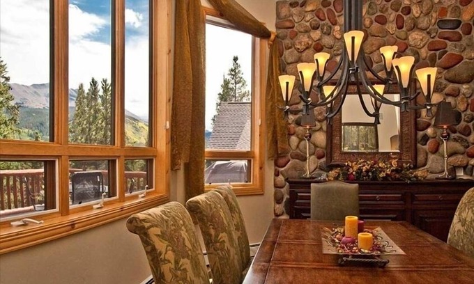Warrior's Mark West Casa | Casa de lujo, ideal para familias, 4900 pies cuadrados, 6 BR Ski in / out!