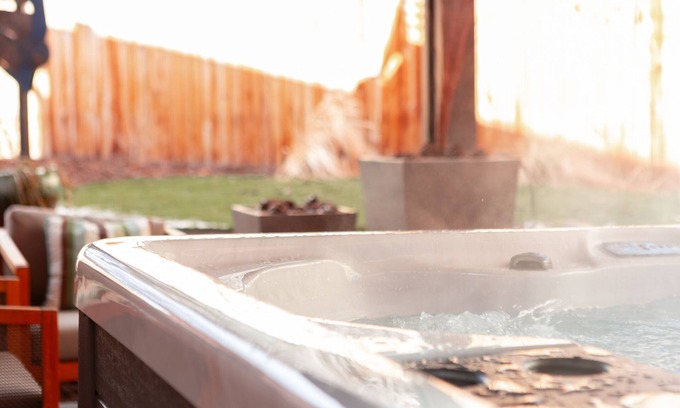 West Colorado Springs Casa | Luxury Home, Hot Tub, Child/Pet-Friendly, Cool Art