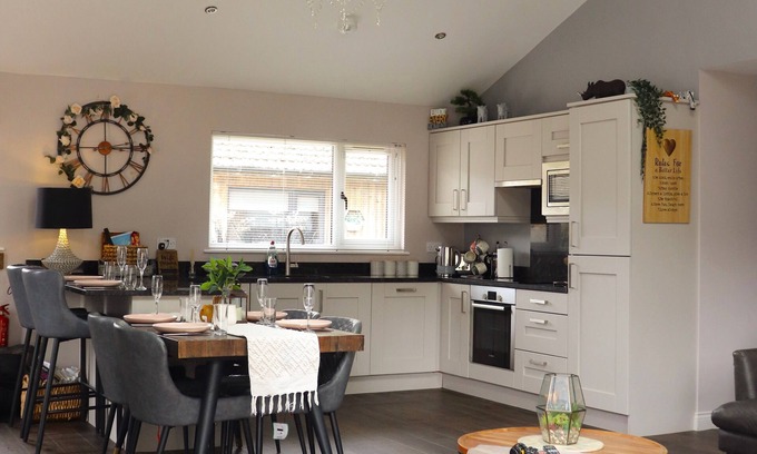 Otterburn Casa | Luxury Home Hot Tub, Outdoor Dining & Hot Tub