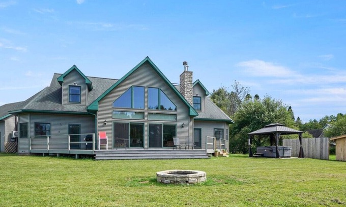 Houghton Casa | Luxury Home, Hot tub, Game Rm, Sauna, Near trails