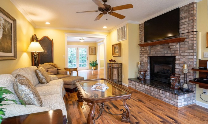 Carbondale Casa | Luxury Home in a Resort-Like Estate