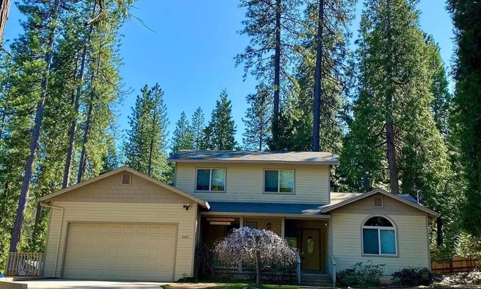 Arnold Casa | Luxury Home in Blue Lake Springs, Close to Bear Valley and Giant Sequoia Trees