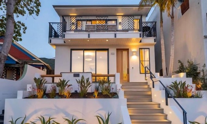 Capitola Casa | Luxury Home in Capitola Village with Hot Tub!