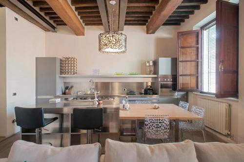Pietrasanta Apartamento | Luxury home in center of Pietrasanta