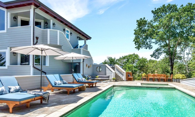 Geyserville Casa | Wine Country Home de lujo en el corazón de Healdsburg con piscina privada.