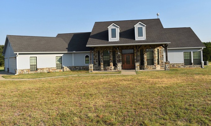 Canton Casa | Luxury Home in Peaceful Country! 4 Bed 3.5 Bath, complete w view of stocked Pond