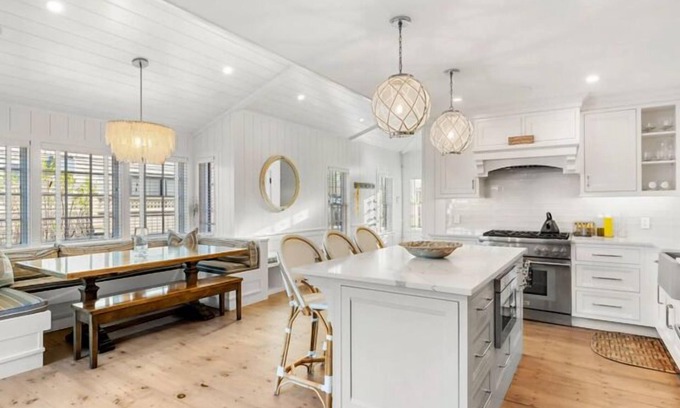 Nantucket Town Casa | NUEVO en el mercado! Encantadora casa a una corta distancia a pie de la ciudad!