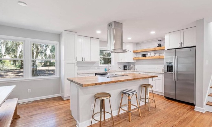 Beaufort Casa | Luxury Home Minutes to Base & Downtown - Sleeps 9