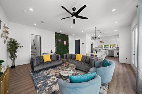 Riverside Terrace Casa | Luxury Home Near Med Center, Uptown & Downtown