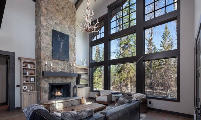 Whitefish Apartamento | Luxury Home Near Nature Trails | Marina, Hot Tubs & Shuttle Included