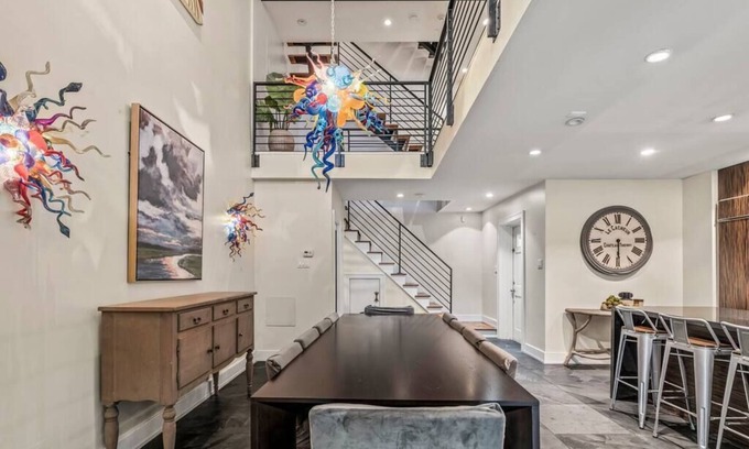 Old City Casa | Luxury Home | Old City | Hosted StayRafa | Parking