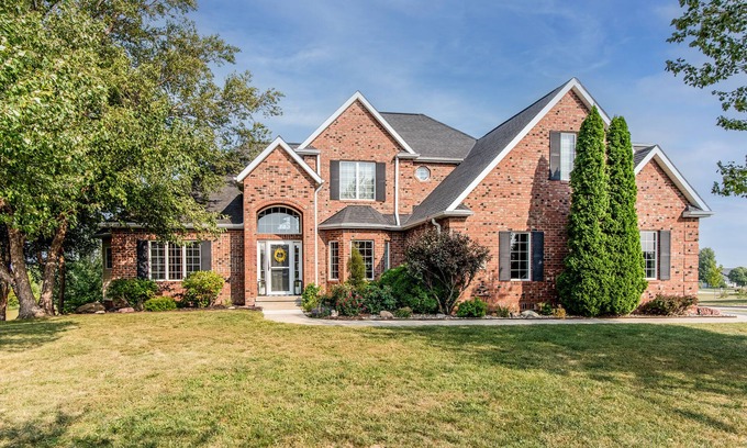 Harlan Casa | Luxury Home on 4th fairway of country club! Golf Getaway. Quality throughout.