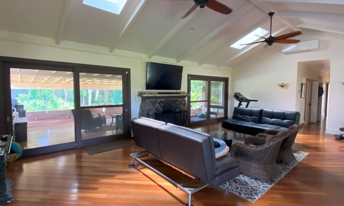 Wahiawa Casa | Luxury home on a 2-acre gated estate in Central Oahu