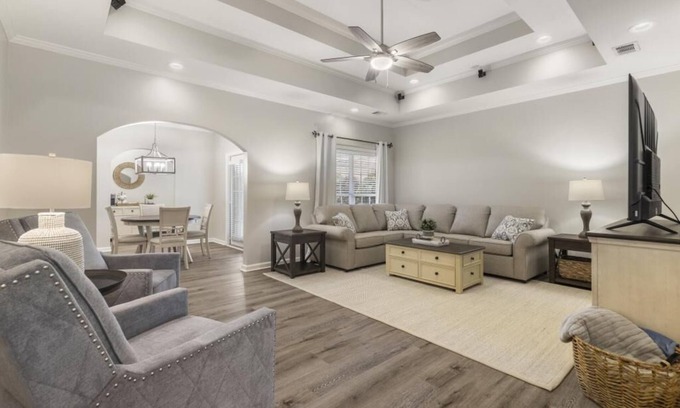 Opelika Casa | Luxury home perfect for Auburn game day, golf or pickle-ball weekends!