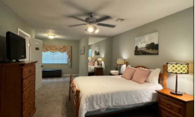 Kenner - Louis Armstrong International Airport Casa | Luxury Home, Seven minutes from the airport!