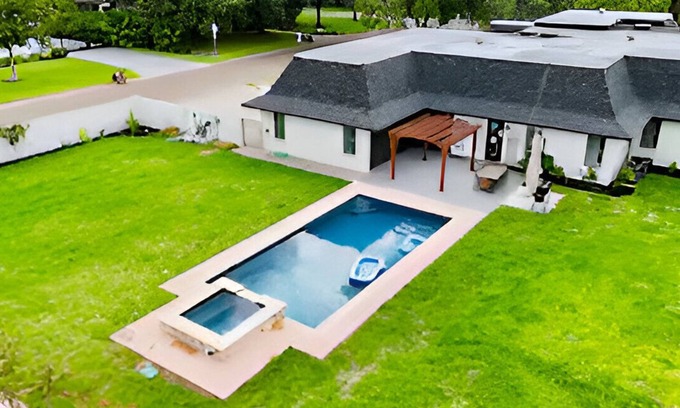 Edinburg Casa | Luxury Home, Sparkling Pool Jacuzzi, Sauna & More