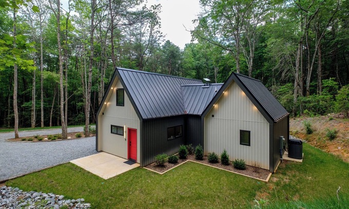 Balsam Grove Casa | The Bungalow at Valley Bear Farms