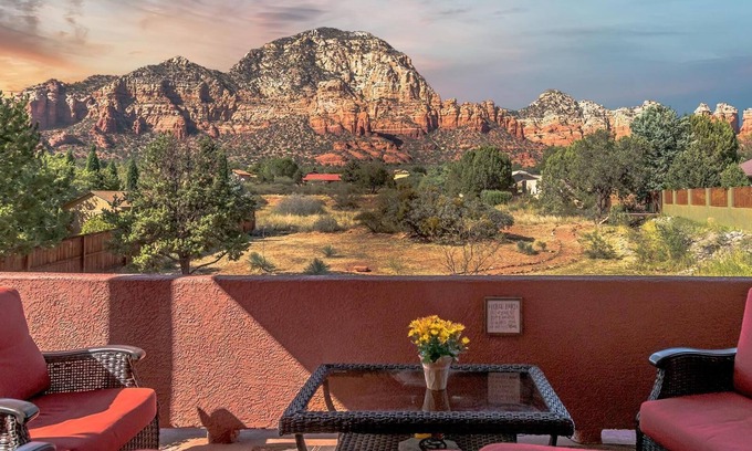 West Sedona Casa | Hogar personalizado de lujo actualizado, vista a la montaña Thunder, vida en el patio, caminatas cercanas