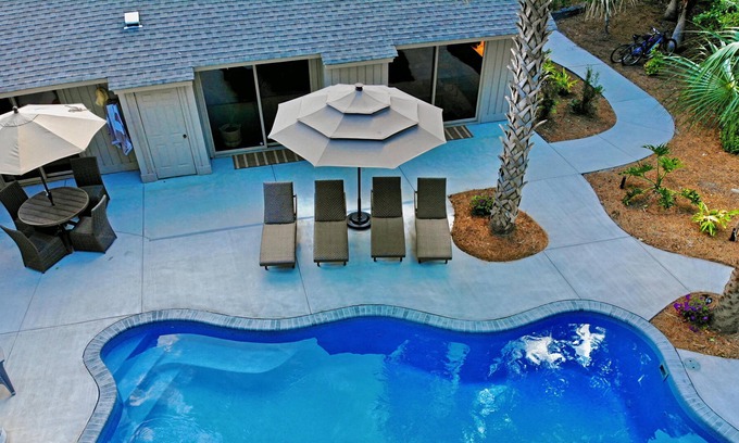 Lawton Woods Casa | Luxury Home 5-Bed Home w Private Pool-house, Short walk to Beach