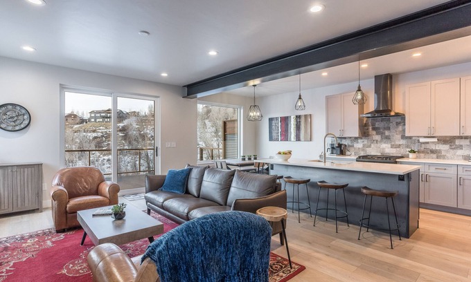 Steamboat Springs Casa | Luxury Home w/ Private Hot Tub & Large Deck! Great for Large Groups!
