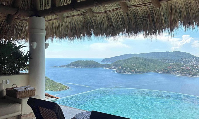 Playa Las Gatas Casa | Luxury Home with Breathtaking Views in Zihuatanejo