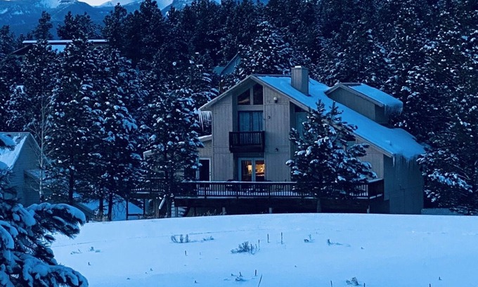 Angel Fire Chalet De Esquí | Chalet de lujo con cocina del chef a minutos de los remontes.